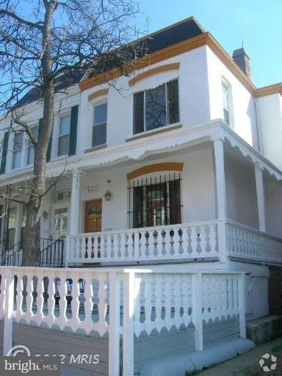 Building Photo - 738 Gresham Pl NW