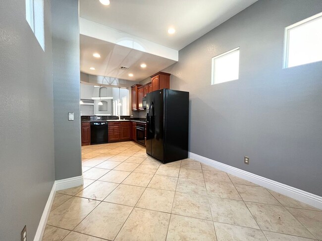 Building Photo - Beautiful 2 story single family house