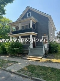 Building Photo - 901 Cottage Ave