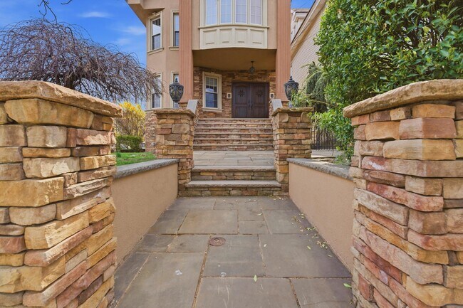 Building Photo - 1136 Avenue C