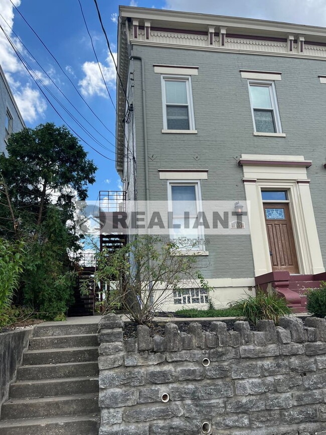 Building Photo - 115 E 8th St