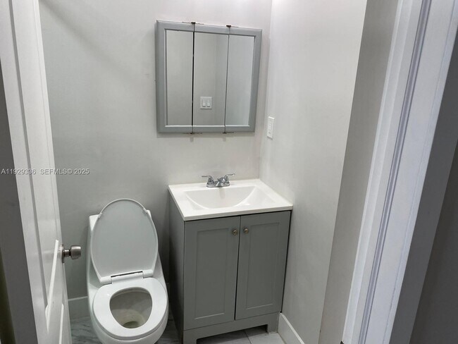 Building Photo - 342 E 46th St