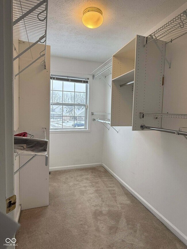 Building Photo - 8607 Longspur Ct