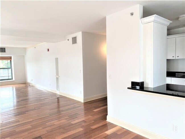 Building Photo - 1 S Astor St