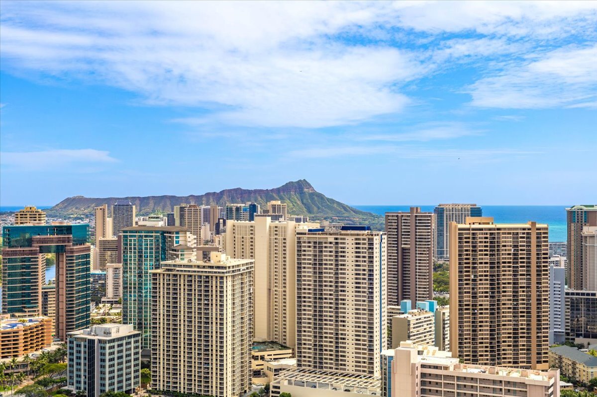 Lanai View - 1631 Kapiolani Blvd