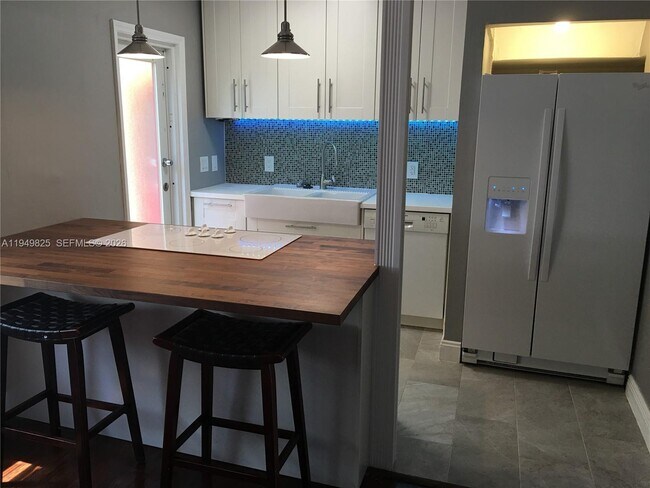 Building Photo - 661 SW 11th St