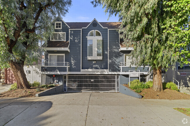 Building Photo - 4511 Murietta Ave