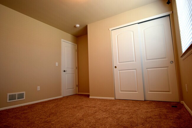 Building Photo - Great House in Rigden Farms