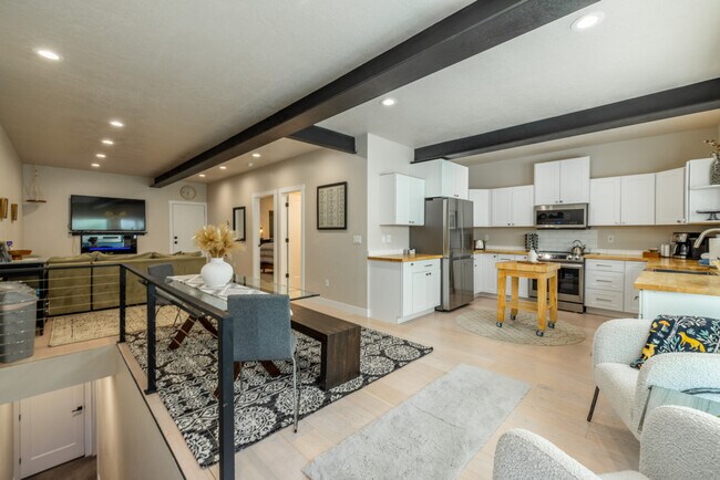 Building Photo - 255 Matterhorn Dr