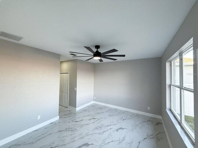Building Photo - 2958 White Cedar Cir