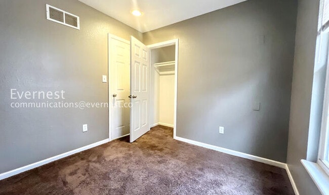 Building Photo - 309 SW Richwood Ln