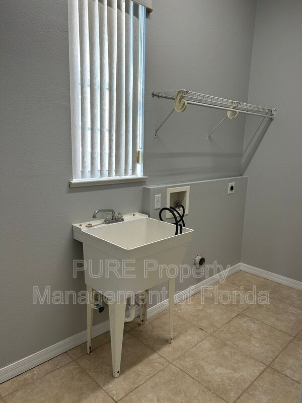 Building Photo - 10346 SW 64th Ct