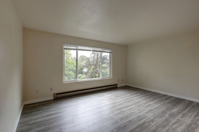 Building Photo - $500 Visa Card Plus 1 Month Free!! Nice Corner Unit Studio Apartment, Great Location!