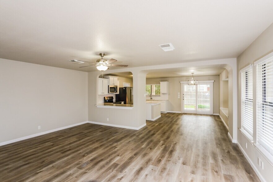 Building Photo - 9124 Gambier Dr