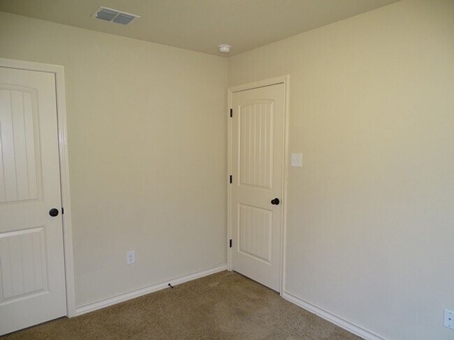 Building Photo - 7117 Micayla Cv