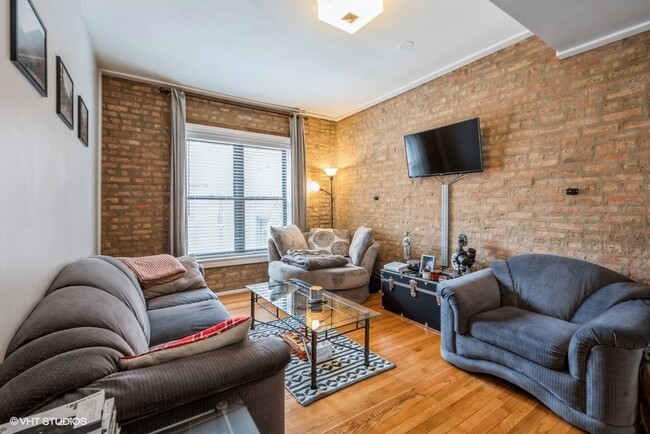 Building Photo - 905 W Cornelia Ave