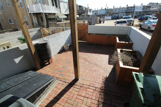 Building Photo - Coming Soon!!  Beautiful, well kept 3 bedr...