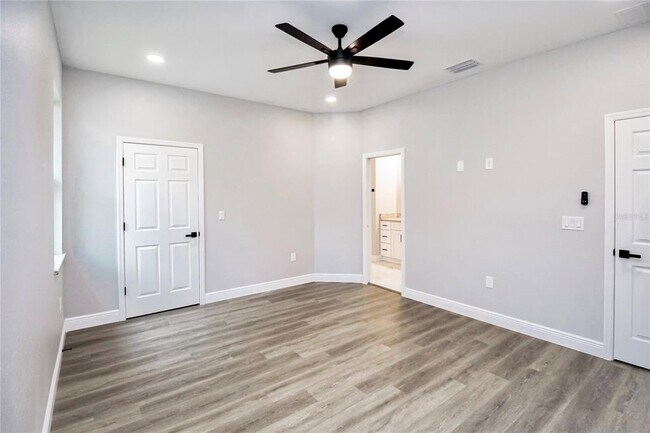 Building Photo - 4510 Boabadilla Ave