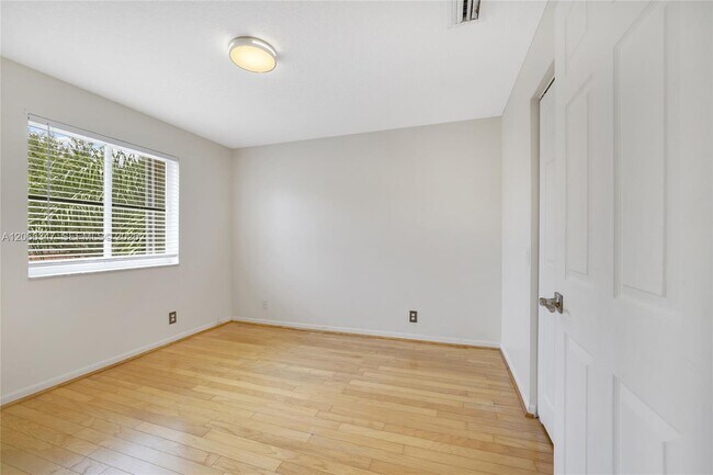 Building Photo - 4312 Laurel Ridge Cir