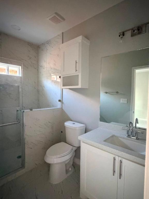 Building Photo - 3806 Rosewood Ln