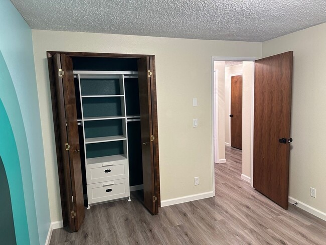 Building Photo - Beautiful 3 bedroom 2 bathroom house in a ...