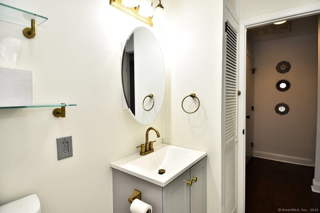 Building Photo - 178 Flax Hill Rd