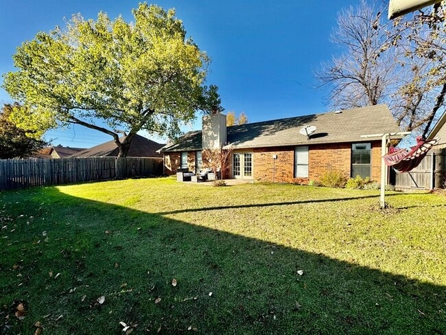 Building Photo - 2200 W Rockypoint Dr