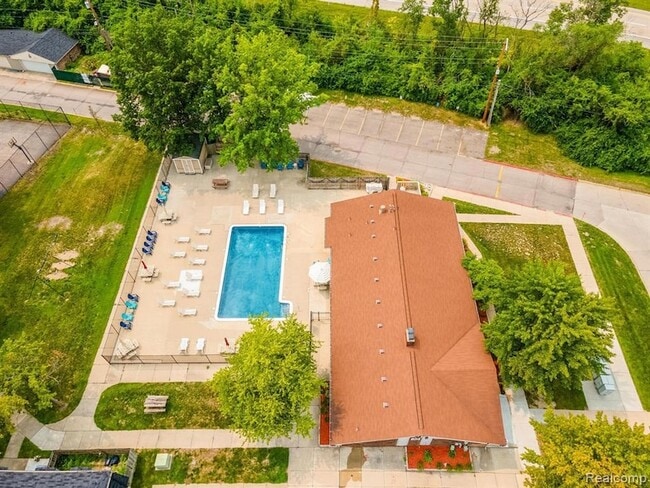 Building Photo - 15568 Dupage Blvd