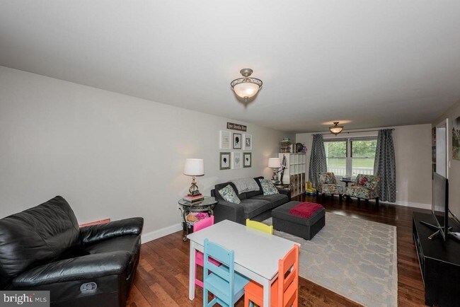 Building Photo - 6135 Waterloo Rd