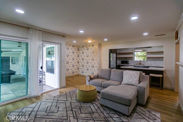 Building Photo - 702 N Pine St