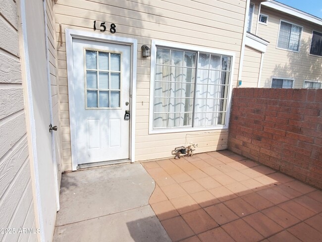 Building Photo - 625 S Westwood