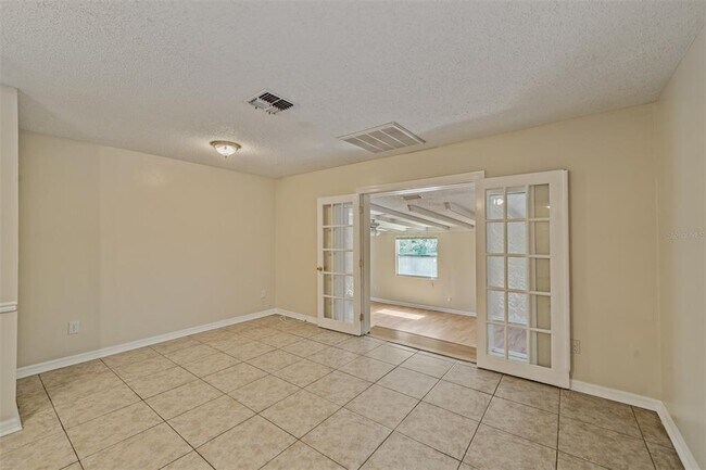 Building Photo - 9616 N Oklawaha Ave