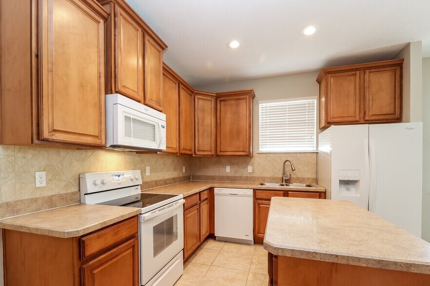 Building Photo - 11856 Colony Lakes Blvd