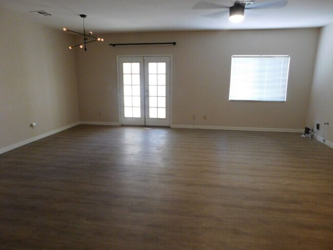 Building Photo - Gorgeous 3 bedroom condo with a 2 car garage! Tons of upgrades*Southwest*Gated community*