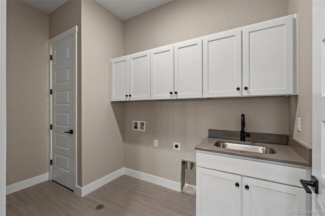 Building Photo - 16349 Bassett Ml Wy