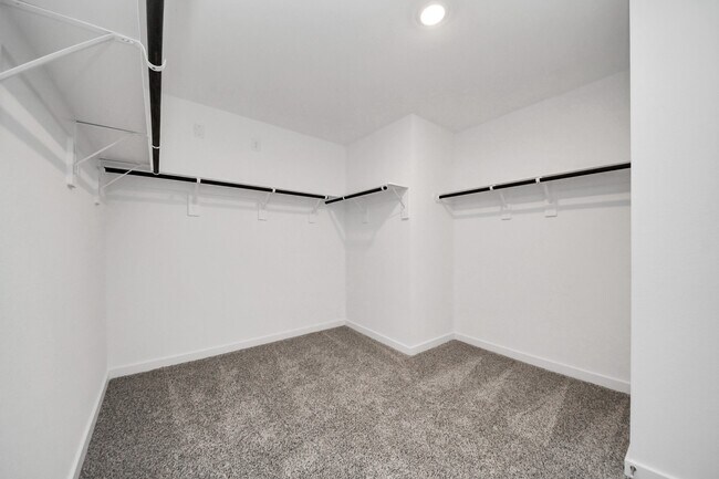 Building Photo - 9106 Serene Hvn Dr
