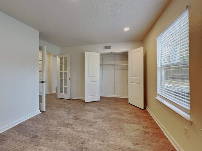 Building Photo - 28631 Hidden Lake W