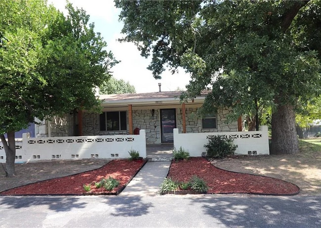 Primary Photo - 1800 N Council Rd