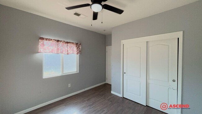 Building Photo - Cute Home In East Bakersfield!