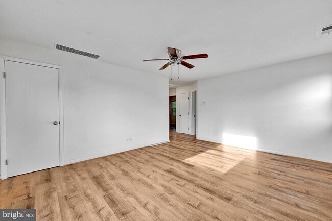 Building Photo - 811 Seagrove Rd