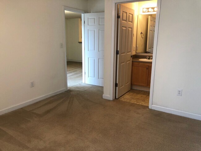 Building Photo - 431 Harts Cove Way