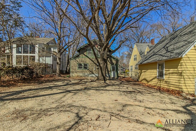 Building Photo - 1621 Leavenworth St