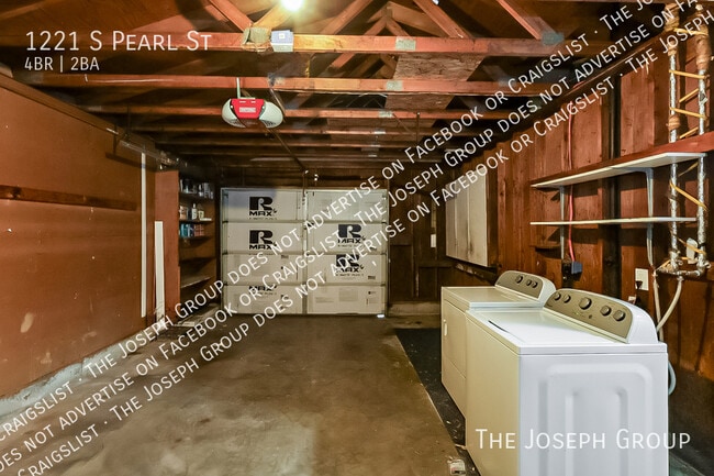 Building Photo - 1221 S Pearl St