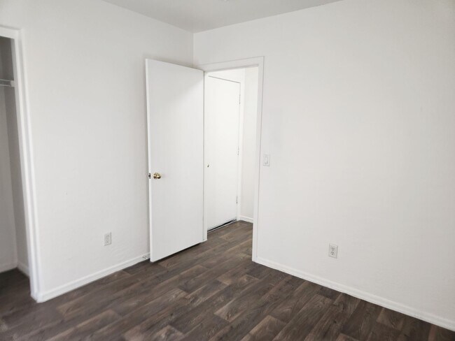 Building Photo - 3 bed 2 bath home