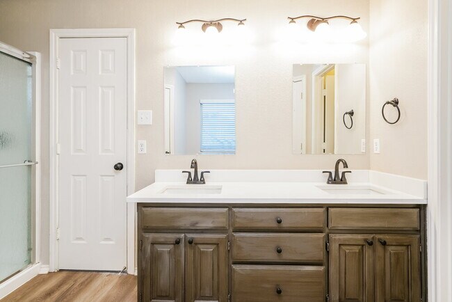 Building Photo - 512 Arbor Ln