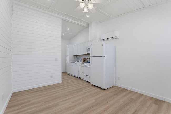 Building Photo - 204 Marlin St