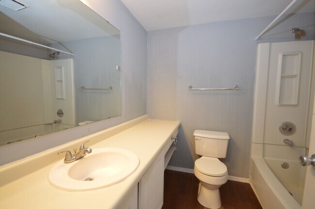 Building Photo - 104 Smokehouse Ln