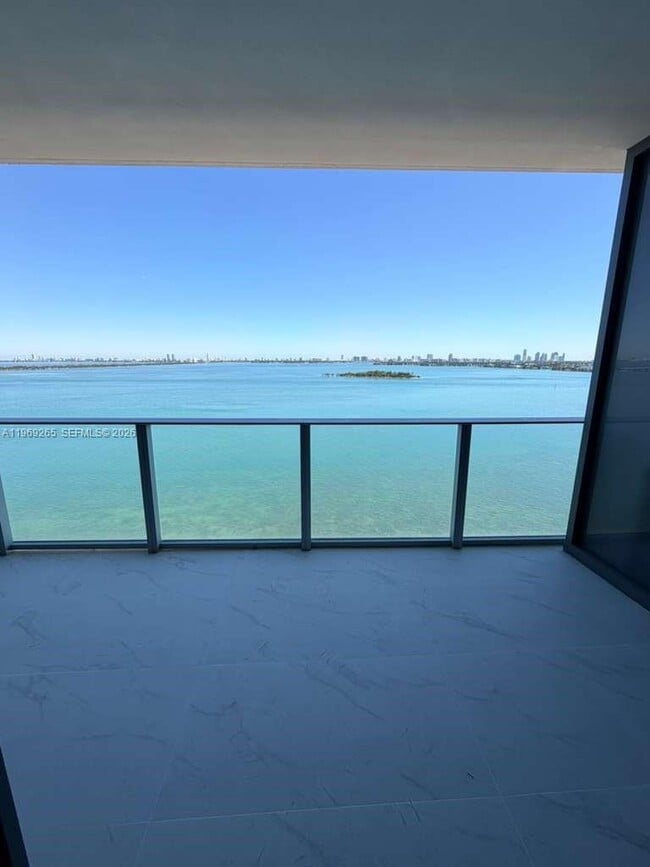 Building Photo - 700 NE 24th St