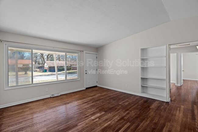 Building Photo - 9915 Castle Dr