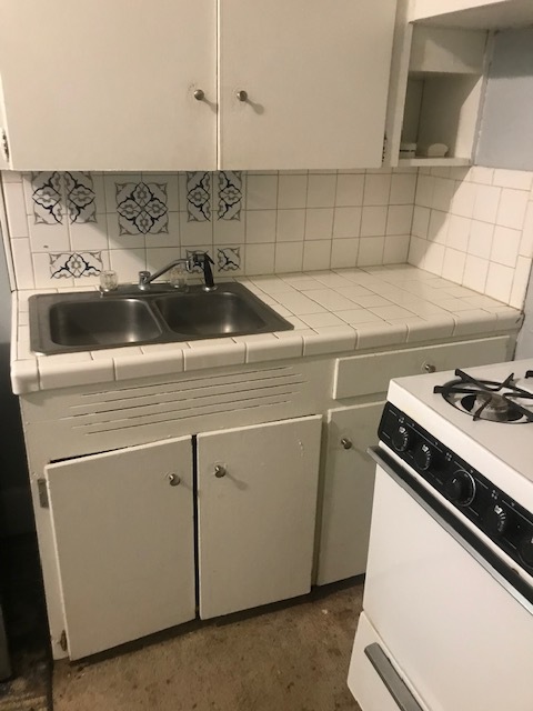 Small Kitchen - 209 S Duck St